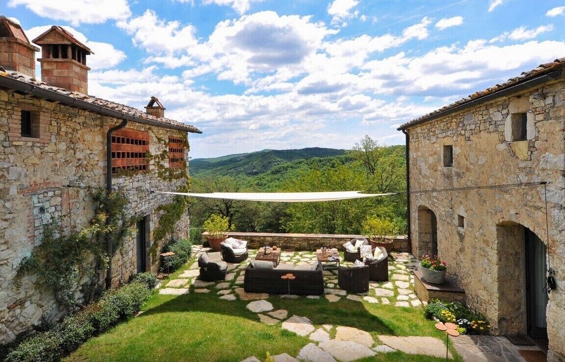 Authentic and Exclusive Tuscan Villa for an Idyllic Vacation in Chianti