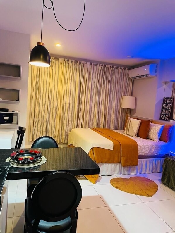 1 bedroom, desk, free WiFi, bed sheets