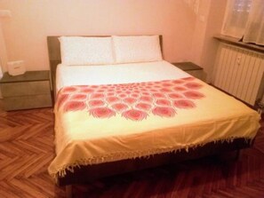 1 bedroom, WiFi - Gufetto apartment at the foot of Ivrea,  (banchette)