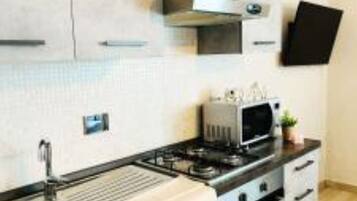 Microonde, forno, piano cottura, macchina per tè/caffè