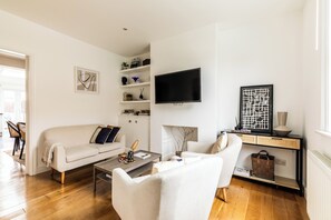 Smart TV - The Broadway Apartment, 5 minutes to train station with parking (Bath)