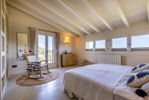 4 chambres, fer et planche à repasser, Wi-Fi, draps fournis