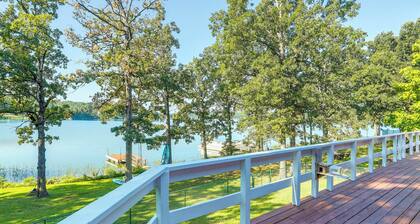 Lakefront Arkansas Escape w/ Grill, Dock & Kayaks!