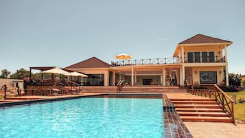 Roupas de cama premium, edredons de pluma, cofres nos quartos