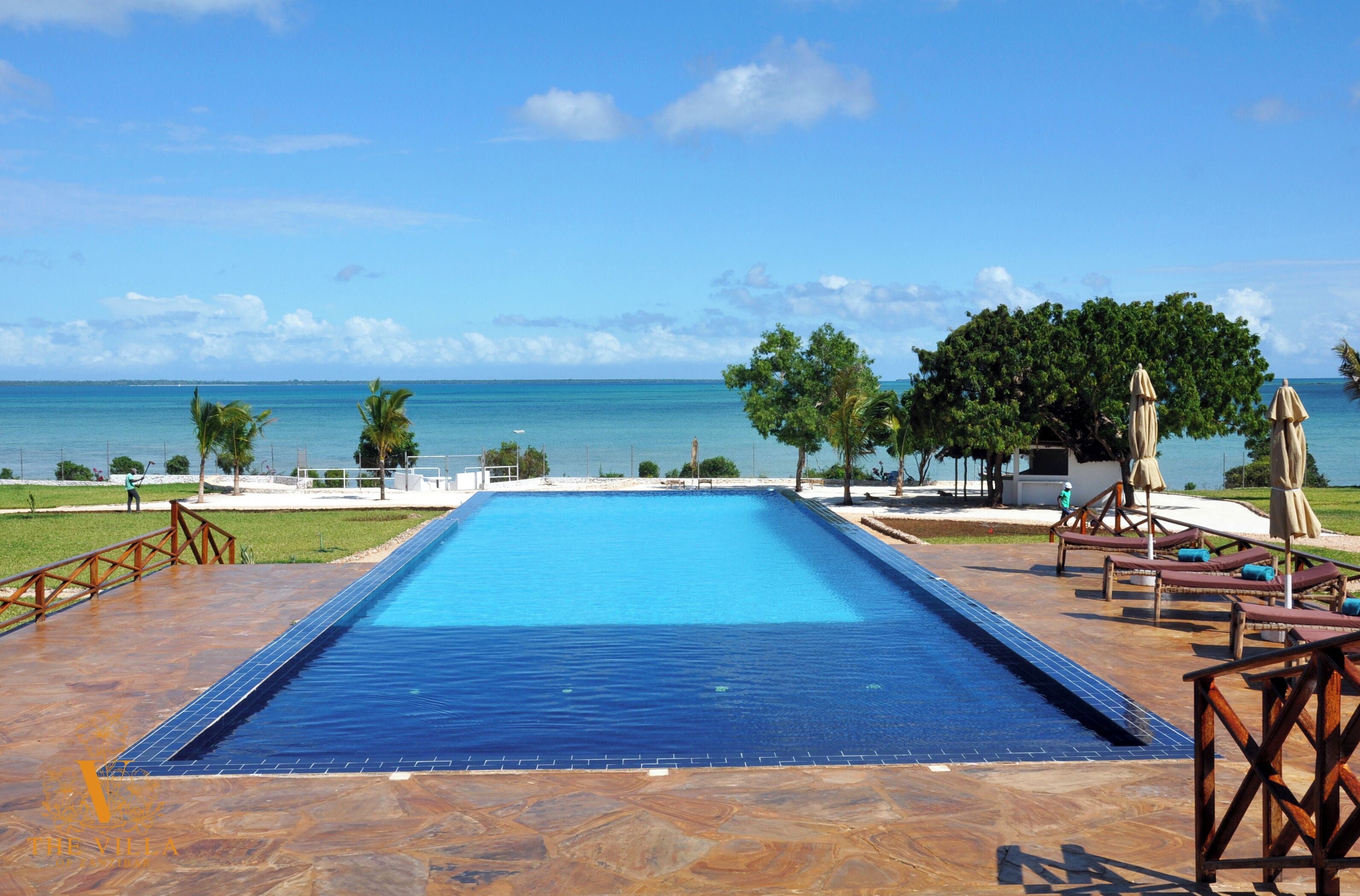Outdoor pool, pool umbrellas, sun loungers