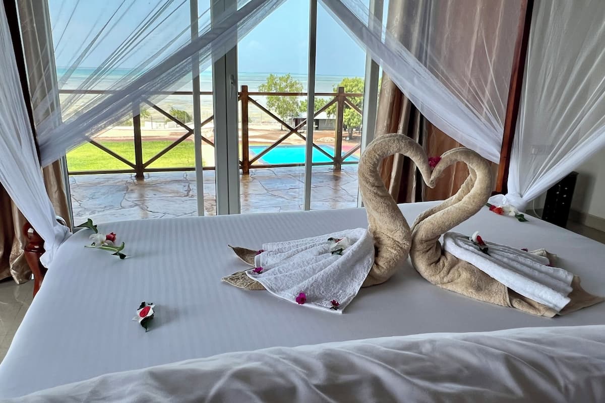 Phòng đôi Cao cấp, 1 giường cỡ king, bồn tắm, quang cảnh biển | Bộ đồ giường cao cấp, chăn bông, két bảo mật tại phòng