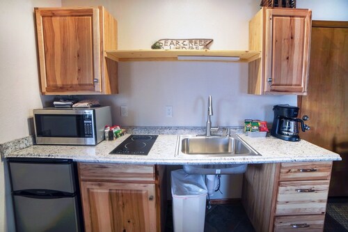 Lazy R Cottages: 18 1 Bedroom Cabin