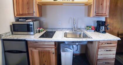 Lazy R Cottages: 18 1 Bedroom Cabin