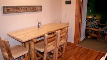 Chalet, 1 Bedroom | In-room dining