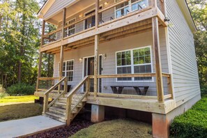 Beautiful ranch-style home awaiting - 4Br4Ba Luxe Home • Mins to UGA, Stadium, Downtown • Games • Sleeps 10 (Athens)