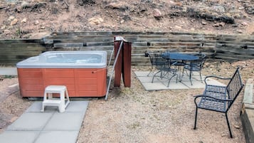 Chalet, 3 kamar tidur | Bathtub spa outdoor