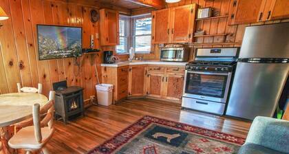 Lazy R Cottages: 3 1 Bedroom Cabin