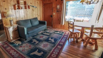 Cabin, 1 Bedroom | Living area