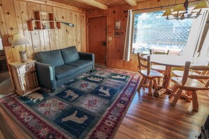 Cabin, 1 Bedroom | Living area