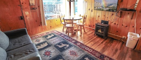 Cabin, 1 Bedroom | Living area