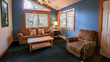 Chalet, 3 Bedrooms | Living area