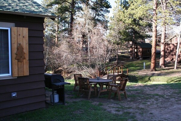 Cabin, 1 Bedroom | Outdoor dining - Triple R Cottages: 6 1 Bedroom Cabin (Estes Park)