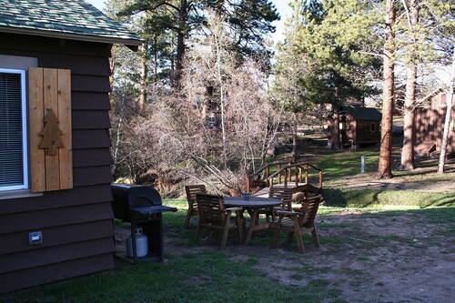 Triple R Cottages: 6 1 Bedroom Cabin