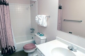 Apartment, 1 Schlafzimmer | Badezimmer | Handtücher