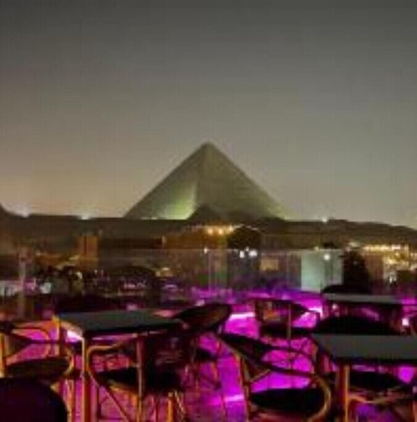 Outdoor dining - Comfy Studio in the Heart of Zamalek
 (zamalek)