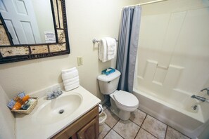 Apartment, 1 Schlafzimmer | Badezimmer | Handtücher