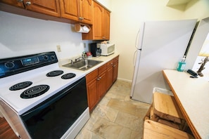 Apartment, 1 Schlafzimmer | Eigene Küche | Kühlschrank, Ofen, Wasserkocher mit Kaffee-/Teezubehör, Toaster