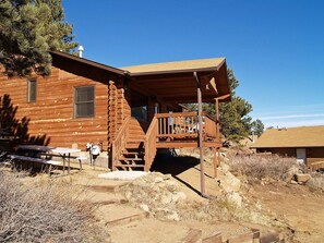 Property grounds - Lazy R Cottages: 15 2 Bedroom Cabin (Estes Park)