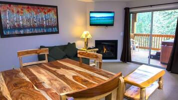 Condo, 1 Bedroom | Living area