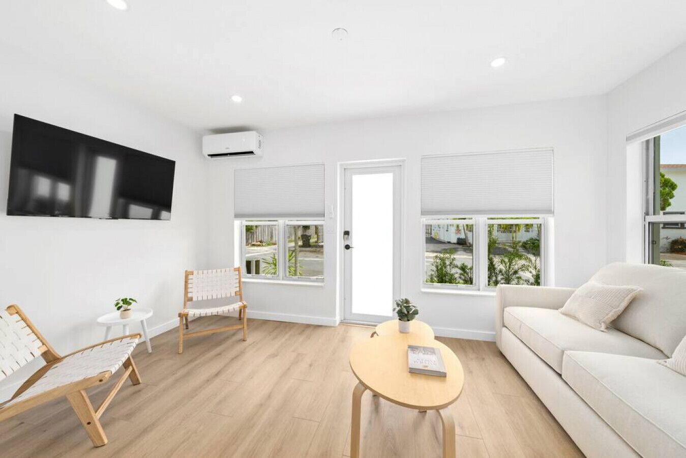 King Bed -Tv In Room-parking - Near Beach! Villa 5 - Palm Beach, FL