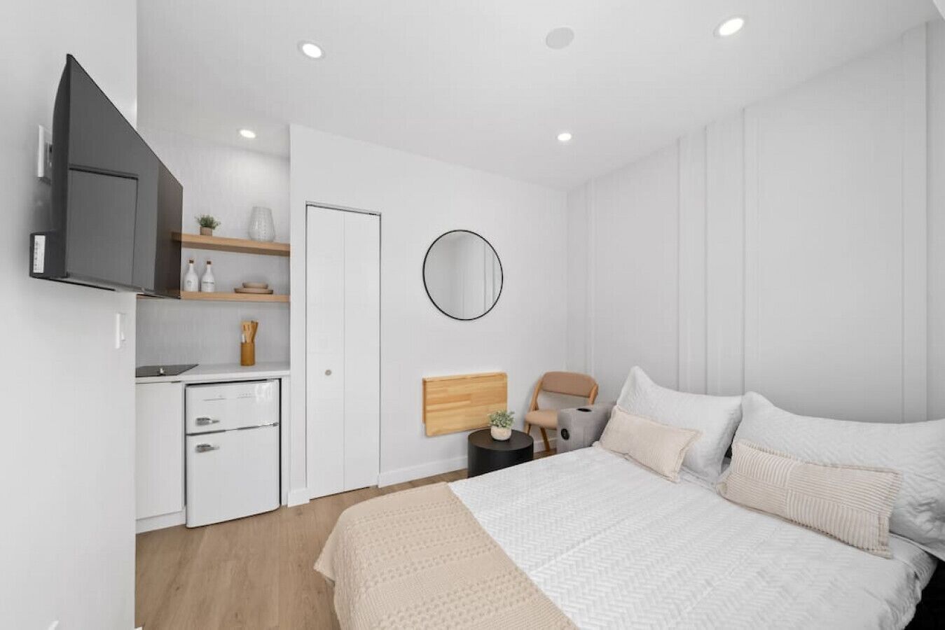 Iron/ironing board, travel crib, free WiFi, bed sheets