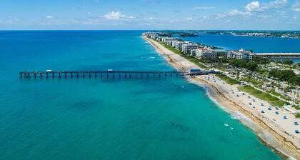 Cute Retro Studio King Bed & Workspace - Villa 10