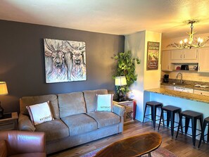 Interior - Fawn Valley Inn: 288 1 Bedroom Condo (Estes Park)