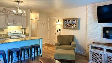 Condo, 1 Bedroom | Interior