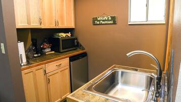 Studio | Private kitchen | Coffee/tea maker, toaster