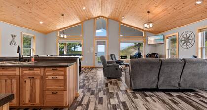 Lakefront home, Beach, Hot tub, Sunsets, Firepit, near McLain State Park