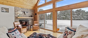 Luxury Home, Hot tub, Game Rm, Sauna, Near trails