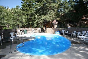 Studio | Pool