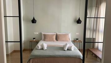 Een strijkplank/strijkijzer, gratis wifi, beddengoed