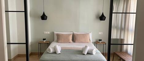 Iron/ironing board, free WiFi, bed sheets