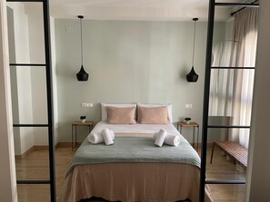 Een strijkplank/strijkijzer, gratis wifi, beddengoed