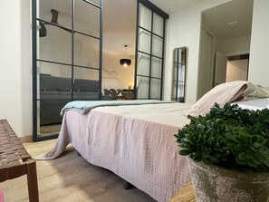 Fer et planche à repasser, Wi-Fi gratuit, draps fournis