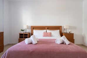 Iron/ironing board, free WiFi, bed sheets - MalagaSuite Costa Sol Oasis 2 (Torremolinos)