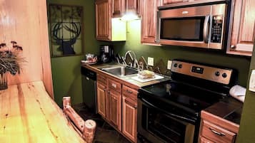 Appart'hôtel, 1 chambre | Cuisine privée | Four, cafetière/bouilloire