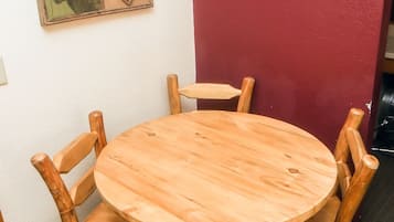 Chalet, 1 Bedroom | Dining