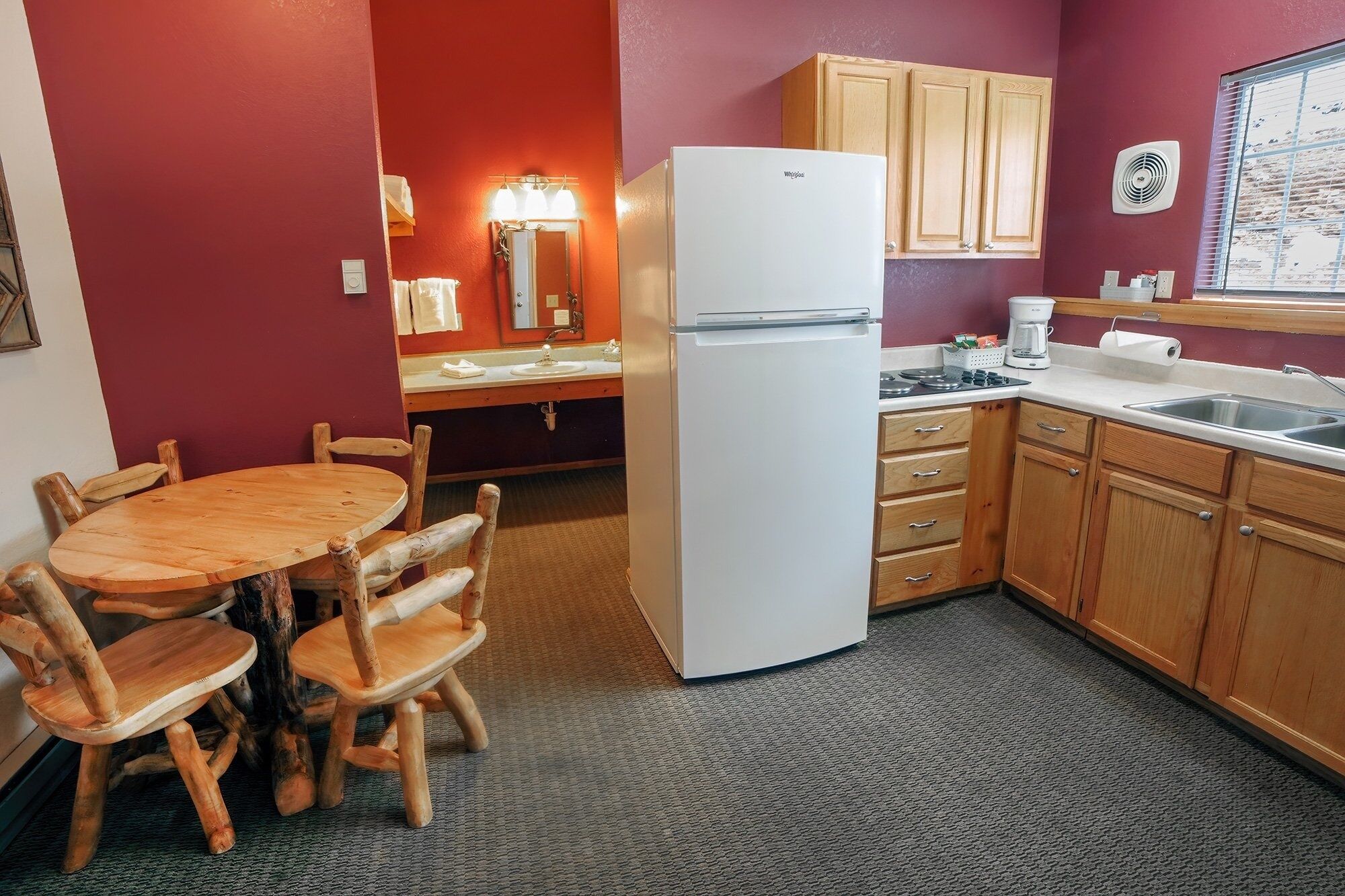 Chalet, 1 Bedroom | Private kitchen | Fridge, coffee/tea maker