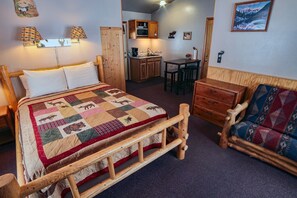 Studio | Free WiFi - Lazy R Cottages: 7b 1 Bedroom Cottage (Estes Park)