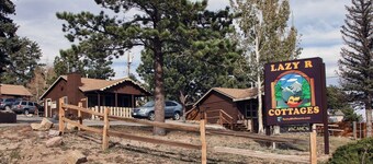 Lazy R Cottages: 7b 1 Bedroom Cottage