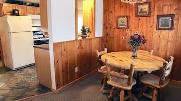 Cabane, 2 chambres | Restauration