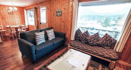 Lazy R Cottages: 8 2 Bedroom Cabin
