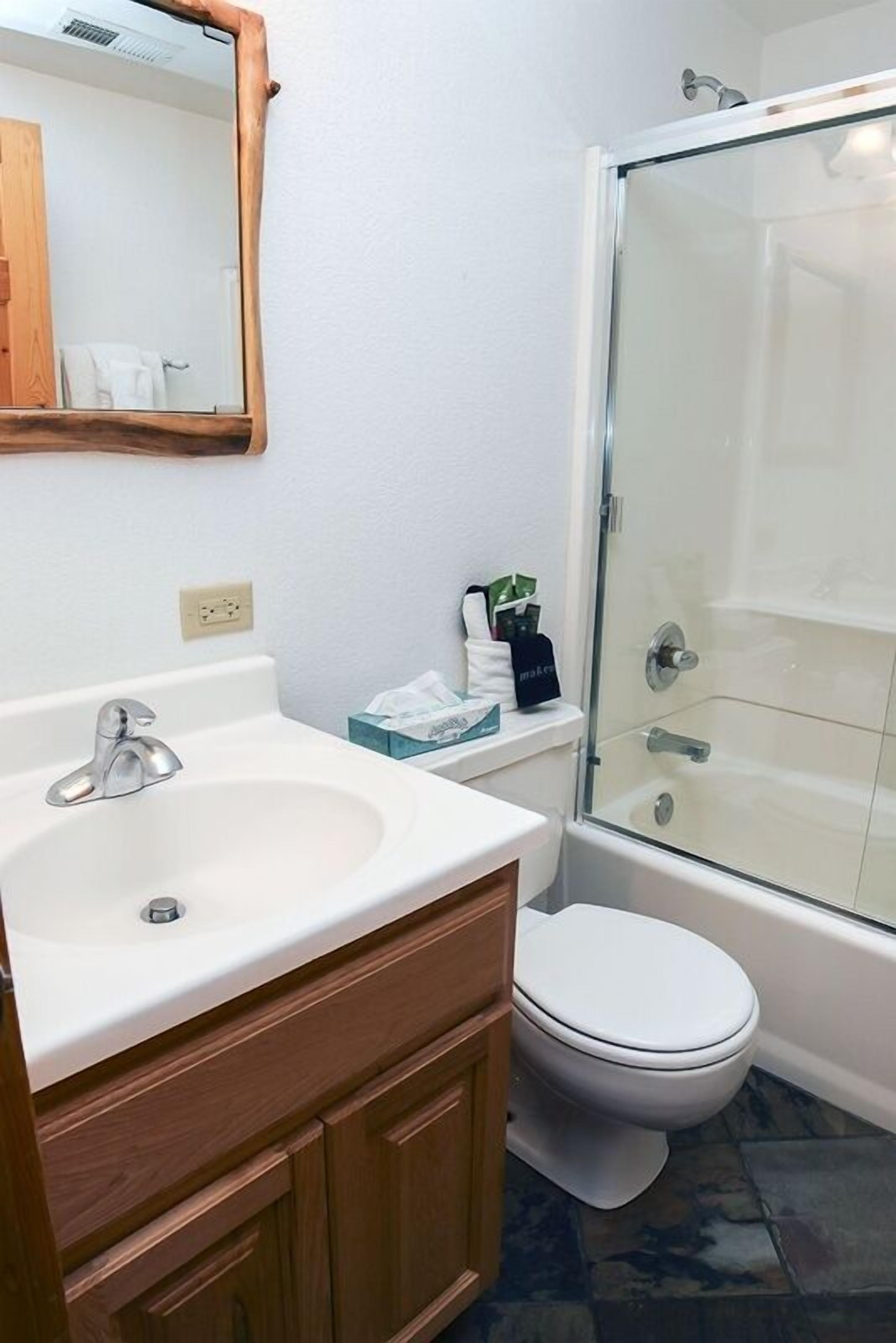 Cabin, 2 Bedrooms | Bathroom
